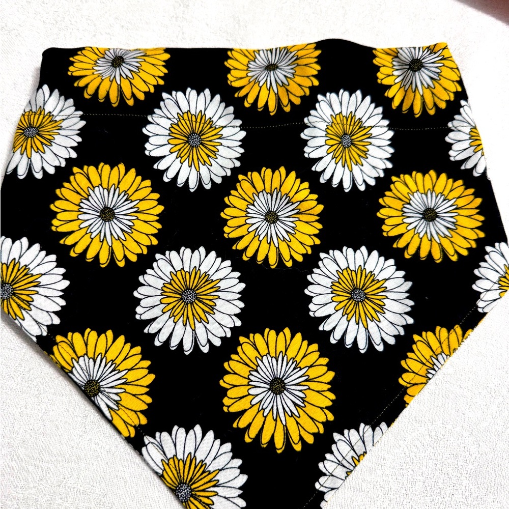 Over the collar Dog Bandanas 100% cotton include a collar.